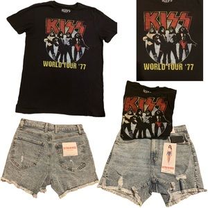 Graphic T-shirt - ONLY
Denim Shorts (shorts sold in a separate listing)
Size: L
